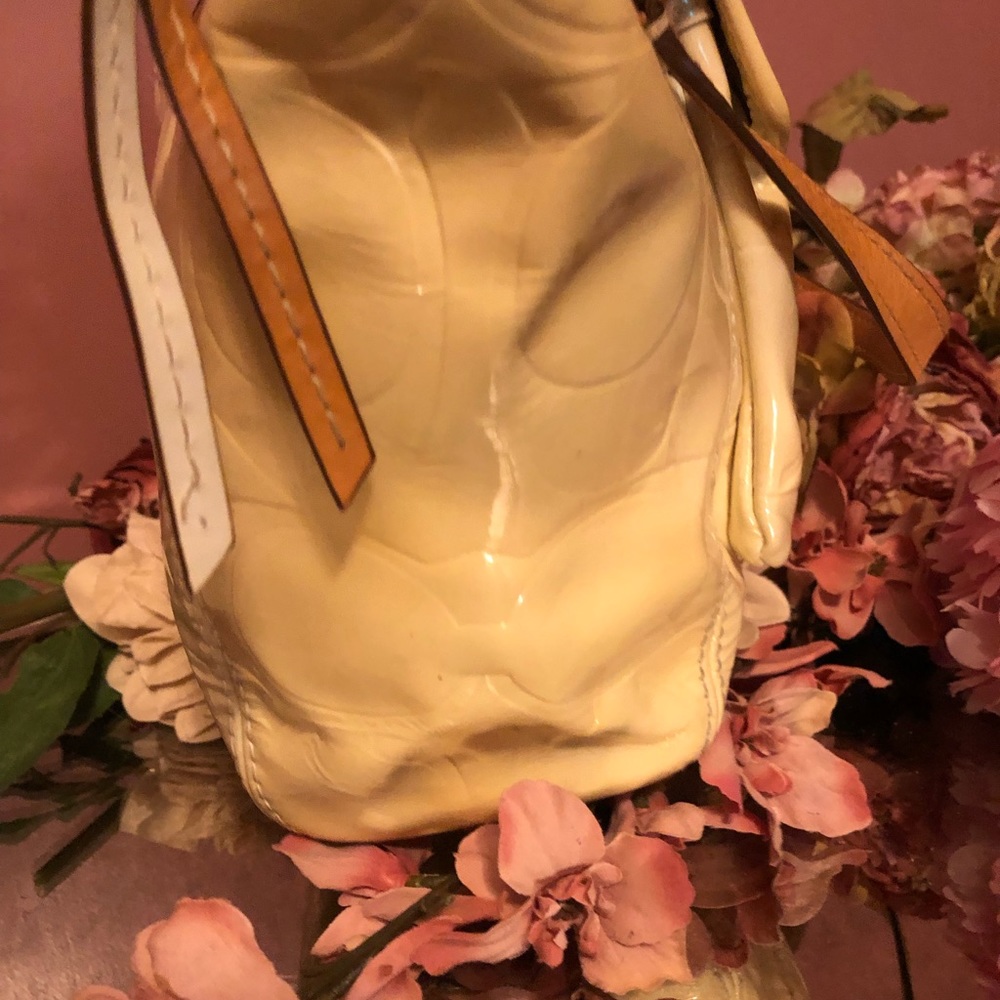 Coach Leah Embossed patent leather light yellow small tote bag - Picture 6 of 11